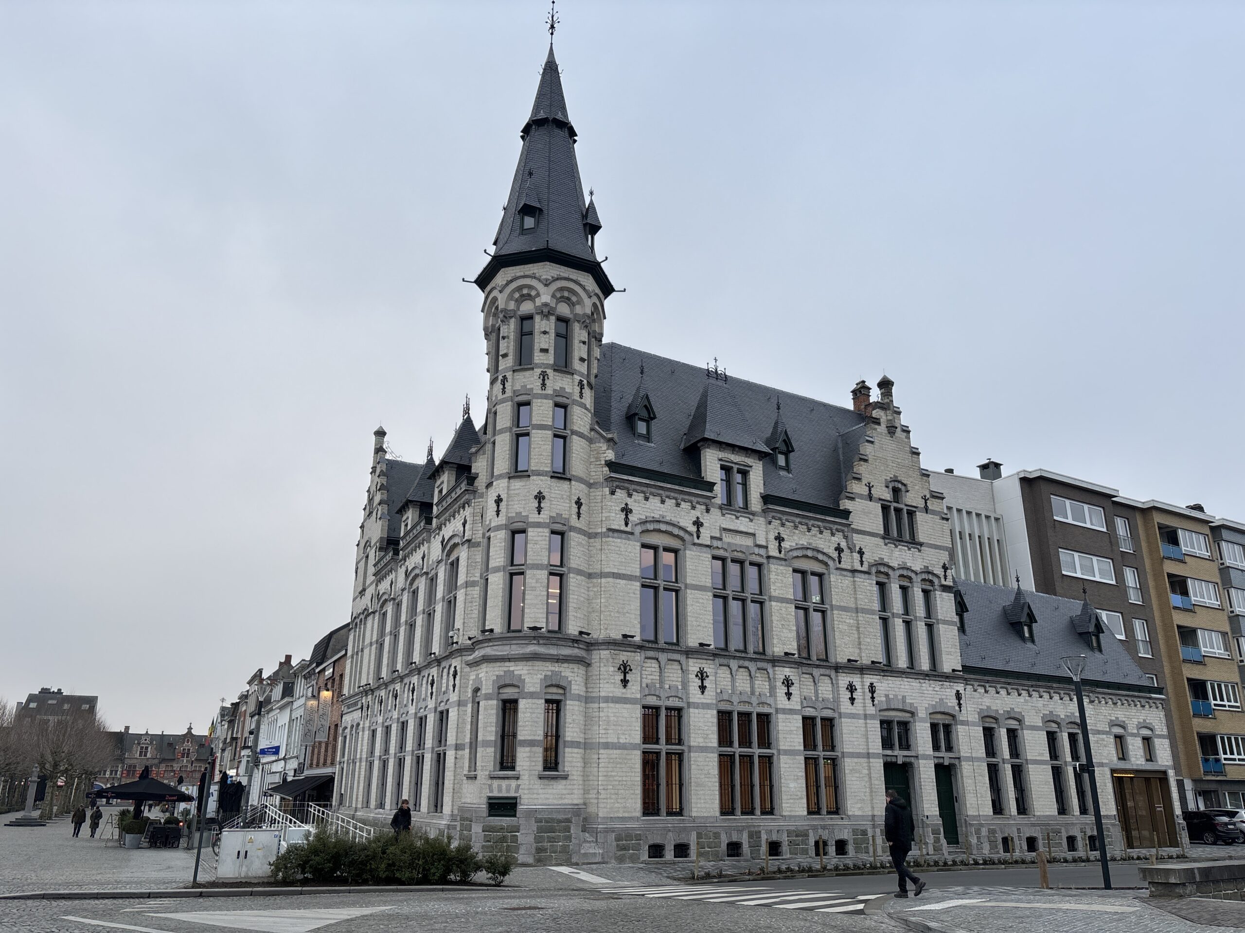 Elektriciteit en audiovisuele oplossingen voor het Postgebouw Lokeren