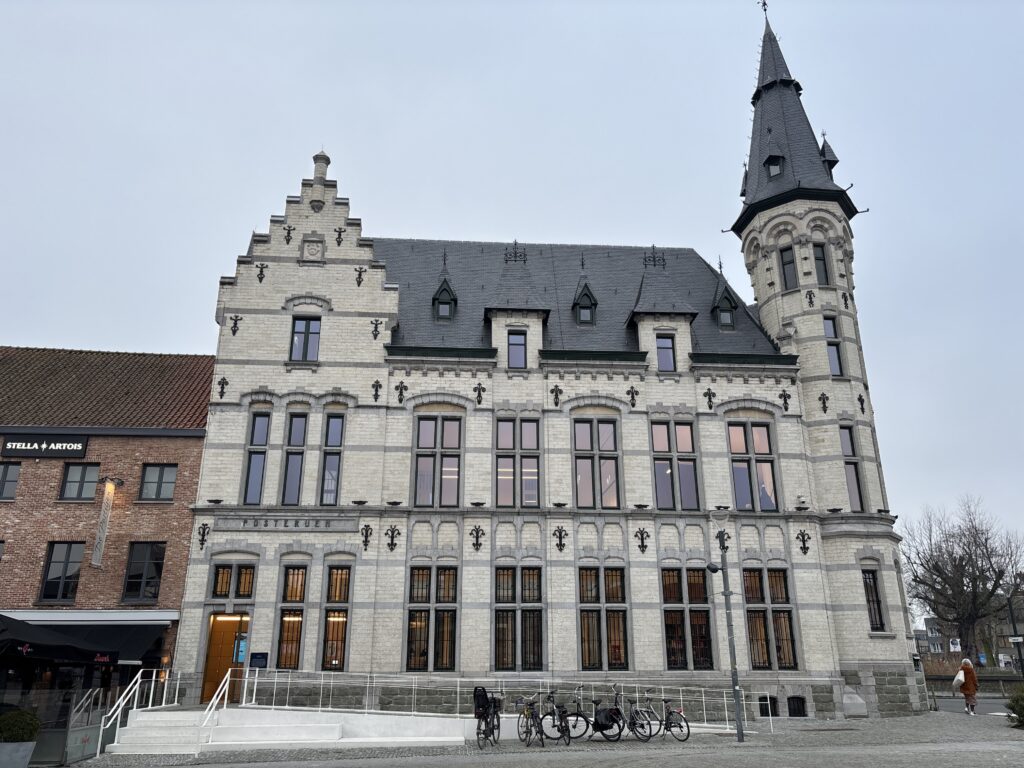 Elektriciteit en audiovisuele oplossingen voor het Postgebouw Lokeren